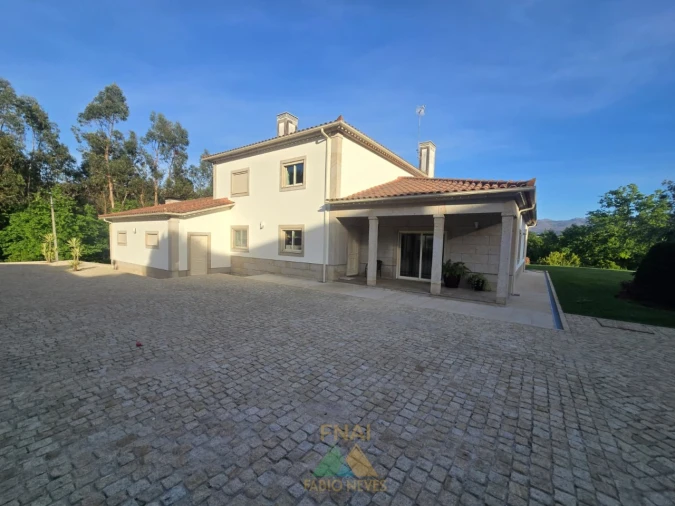 Moradia T4 para Venda em Vale Foto 6