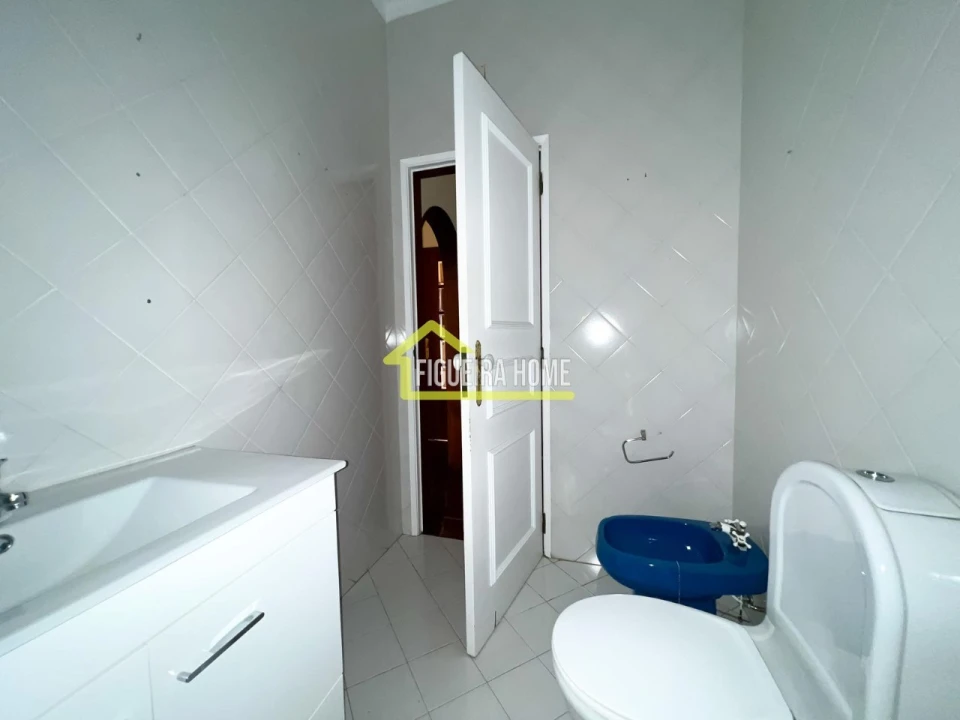 Apartamento T4 para Venda em Buarcos Foto 9