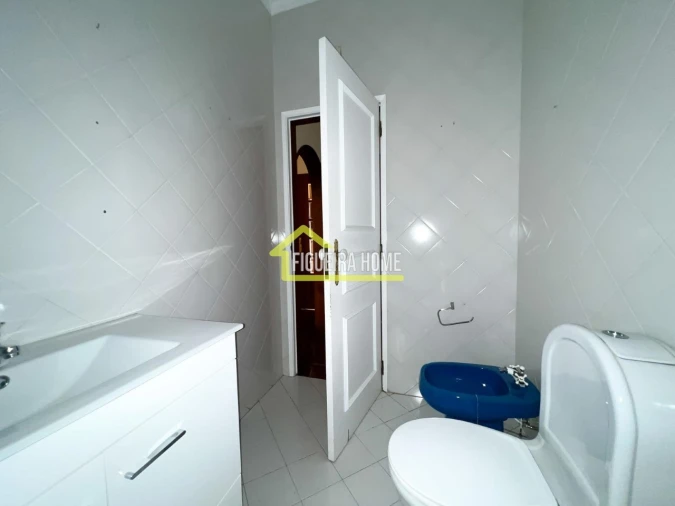 Apartamento T4 para Venda em Buarcos Foto 9