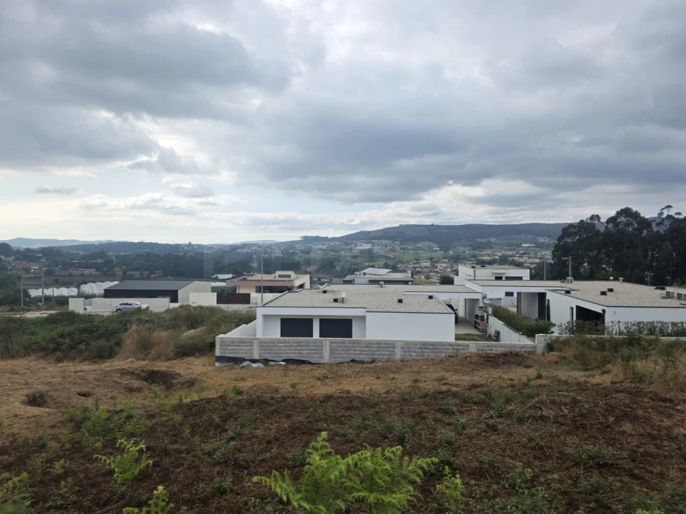 Terreno para Venda em Ruivães e Novais Foto 1