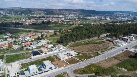 Terreno para Venda em Ruivães e Novais