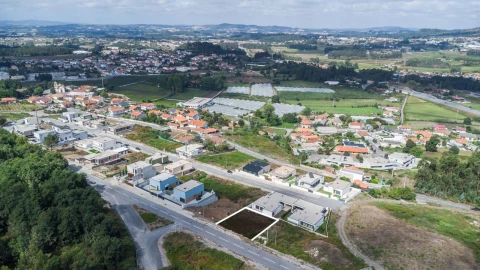 Terreno para Venda em Ruivães e Novais