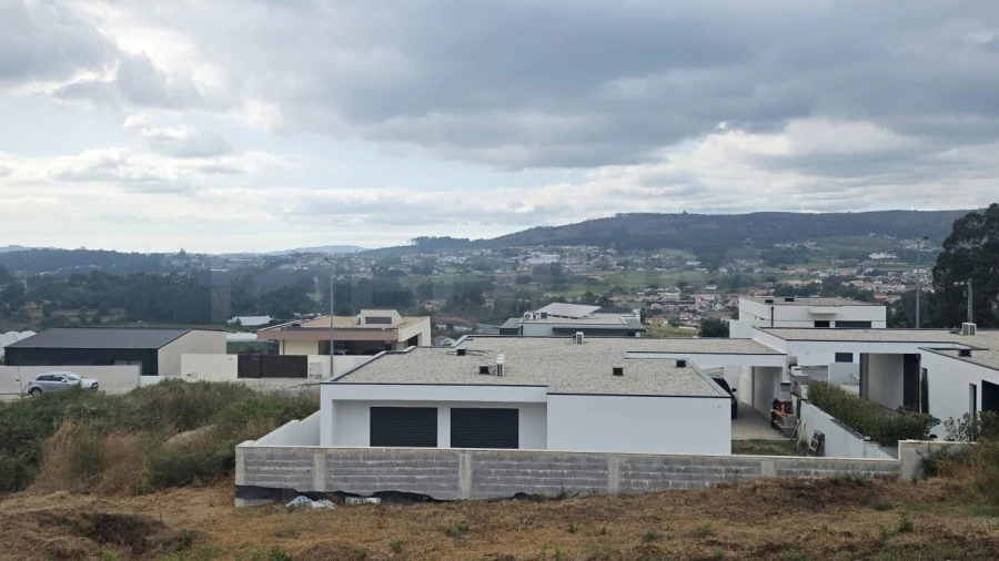 Terreno para Venda em Ruivães e Novais