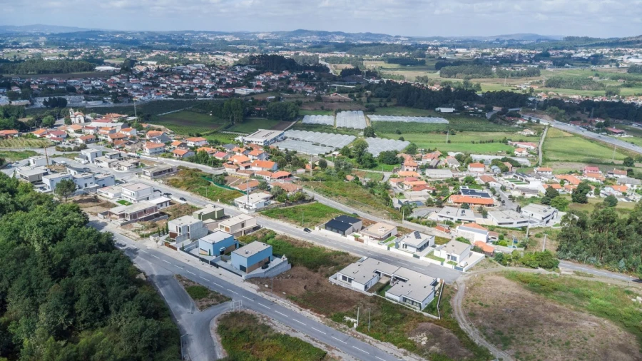 Terreno para Venda em Ruivães e Novais