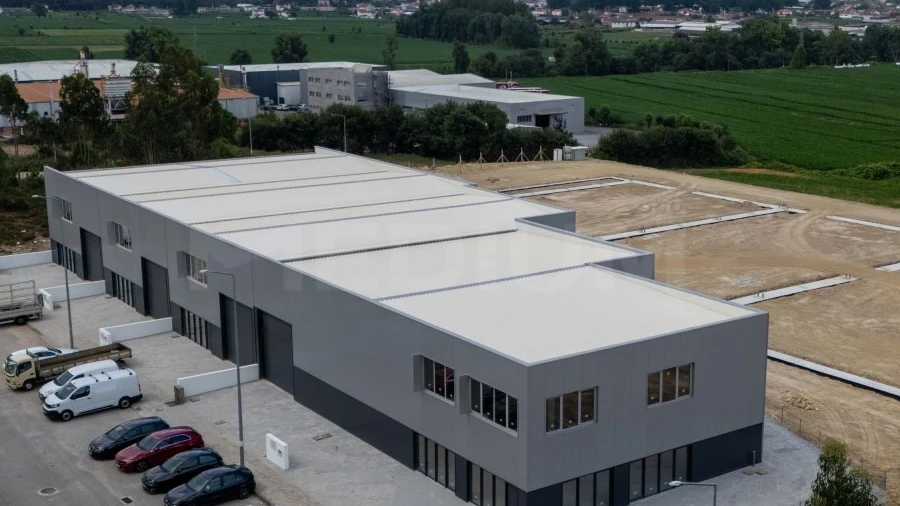 Armazém para Arrendamento em Ribeirão