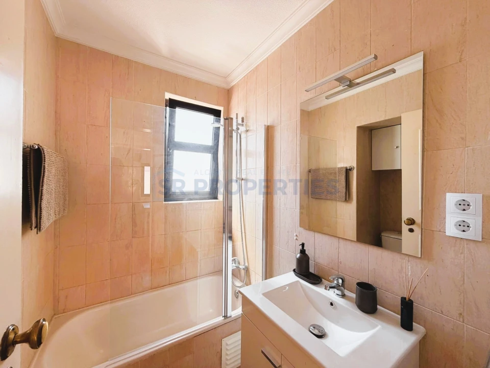 Apartamento T1 para Venda em Quarteira Foto 9