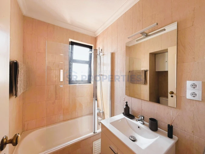 Apartamento T1 para Venda em Quarteira Foto 9