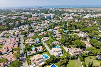 Moradia T4 para Venda em Quarteira