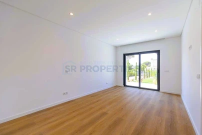Moradia T4 para Venda em Quarteira