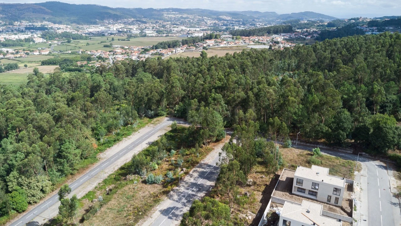 Terreno para Venda em Ruivães e Novais Foto 2