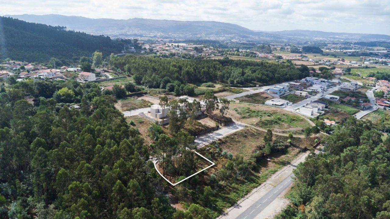 Terreno para Venda em Ruivães e Novais Foto 5