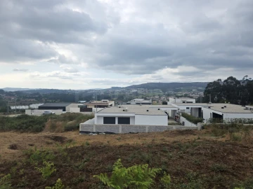 Terreno para Venda em Ruivães e Novais