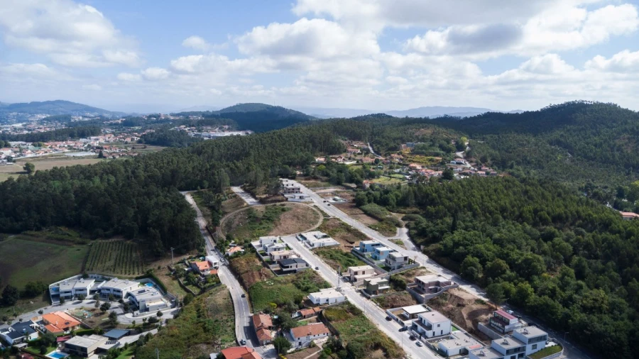 Terreno para Venda em Ruivães e Novais