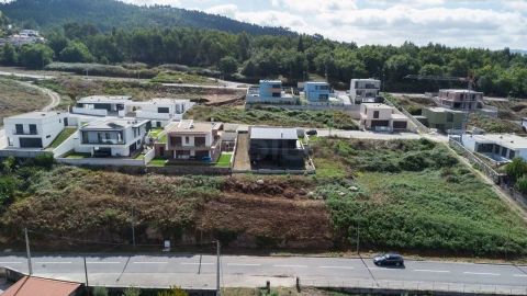 Terreno para Venda em Ruivães e Novais