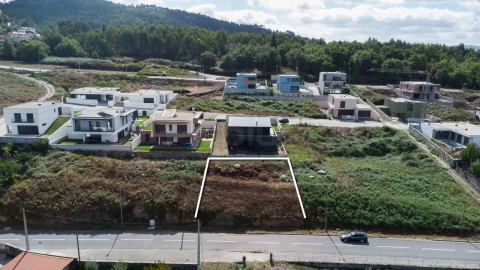 Terreno para Venda em Ruivães e Novais
