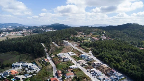 Terreno para Venda em Ruivães e Novais
