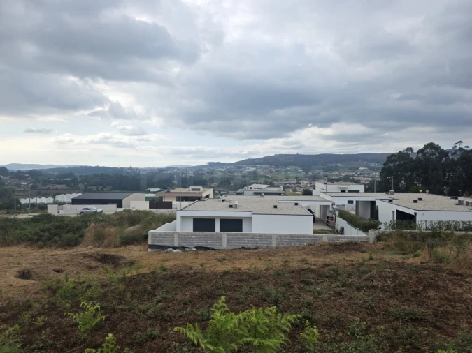 Terreno para Venda em Ruivães e Novais Foto 2