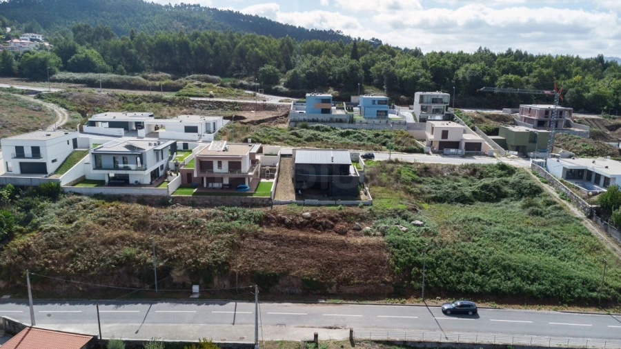 Terreno para Venda em Ruivães e Novais