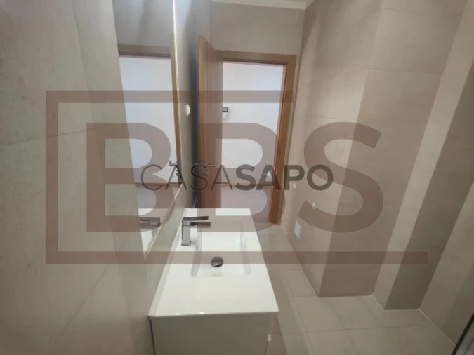 Moradia T3 para Venda em Guia Foto 16