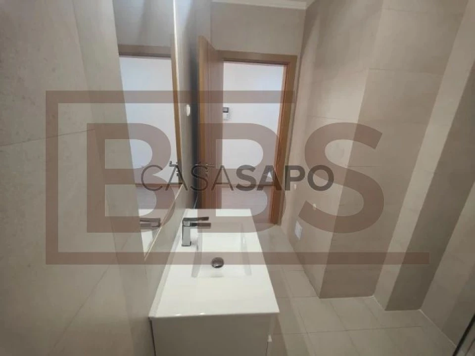 Moradia T3 para Venda em Guia Foto 16