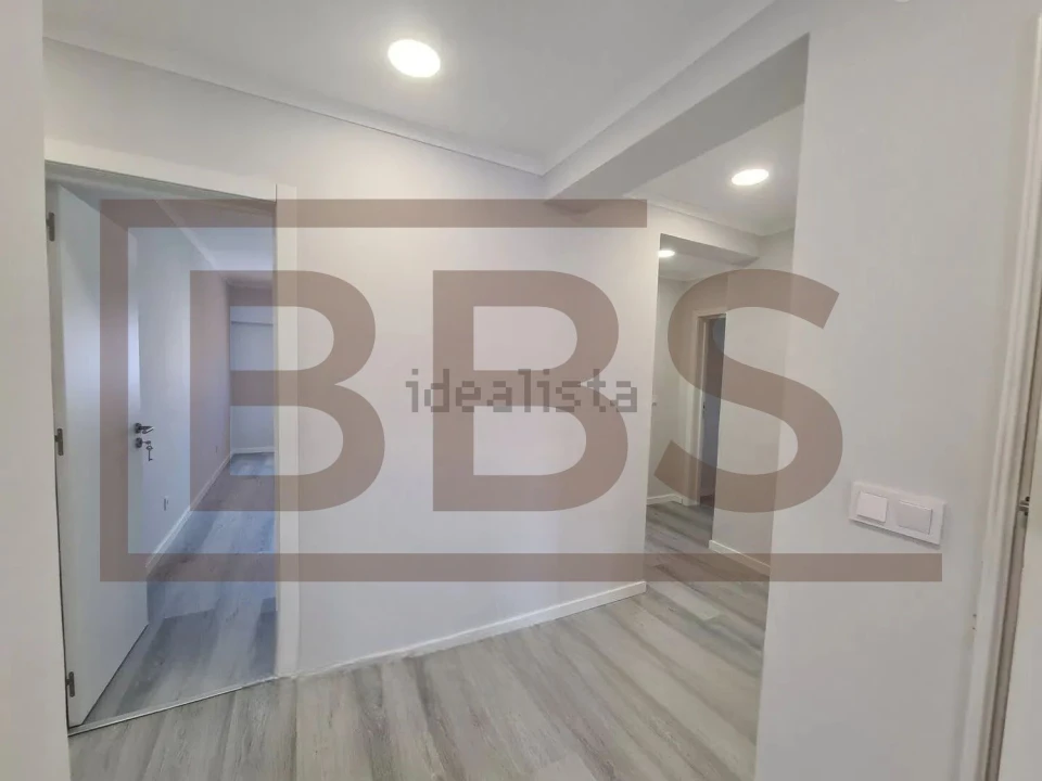 Apartamento T4 para Venda em Seixal Foto 27