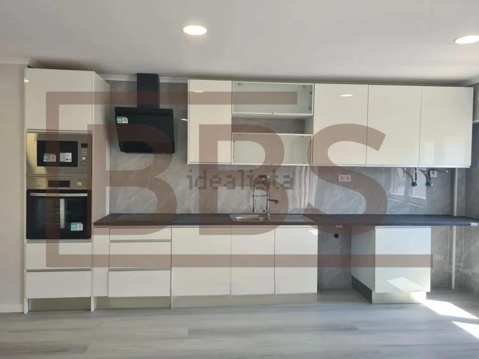 Apartamento T4 para Venda em Seixal Foto 3