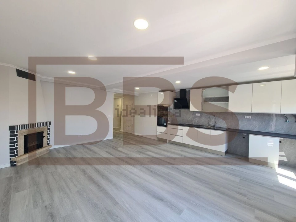 Apartamento T4 para Venda em Seixal Foto 23