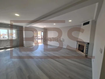 Apartamento T4 para Venda em Seixal