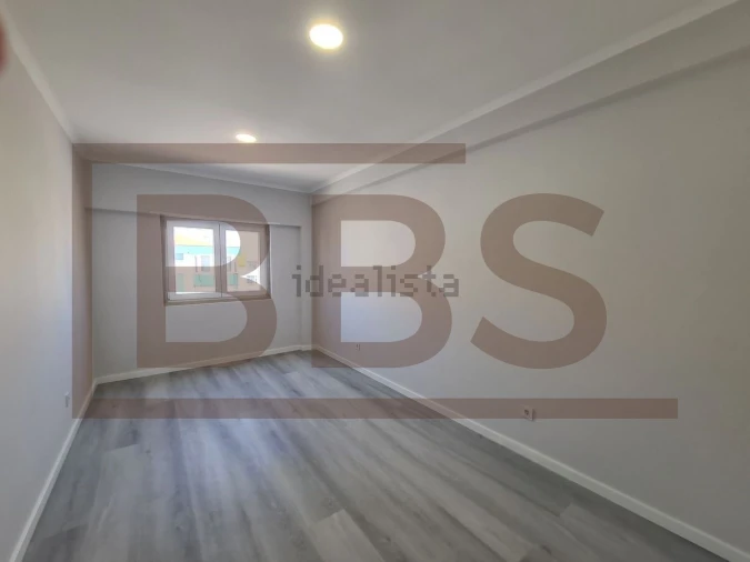 Apartamento T4 para Venda em Seixal Foto 11