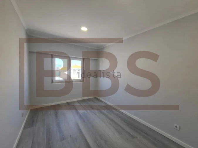 Apartamento T4 para Venda em Seixal Foto 25