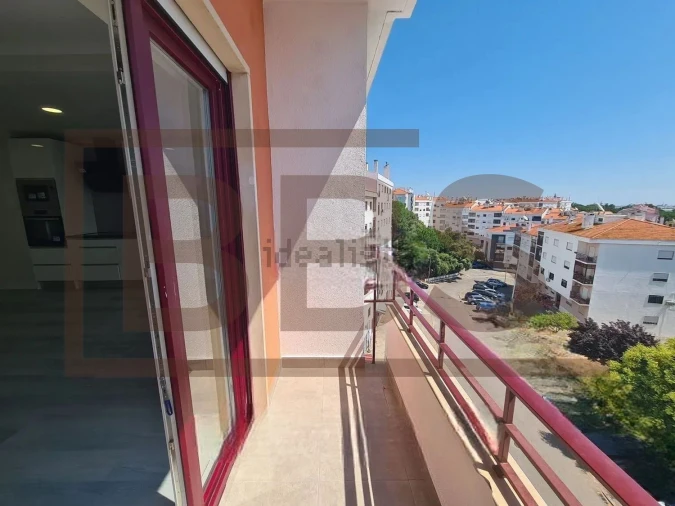 Apartamento T4 para Venda em Seixal Foto 18