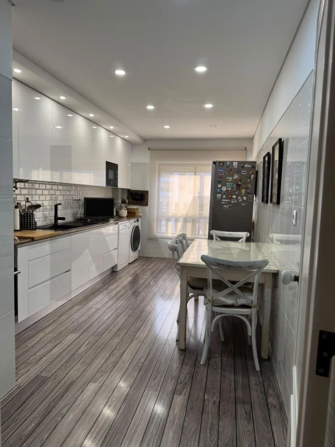 Apartamento T3 para Venda em Massamá e Monte Abraão