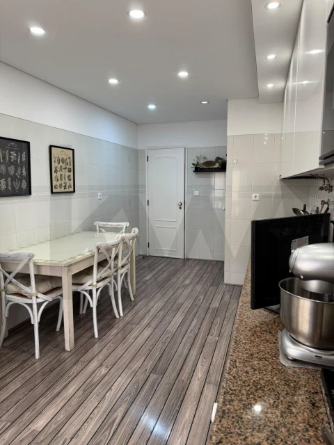 Apartamento T3 para Venda em Massamá e Monte Abraão