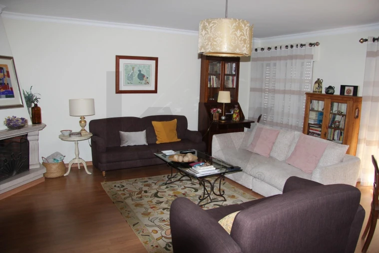 Apartamento T3 para Venda em Massamá e Monte Abraão Foto 2