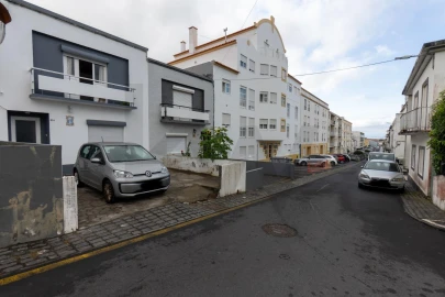 Moradia T5 para Venda em Ponta Delgada (São Pedro)
