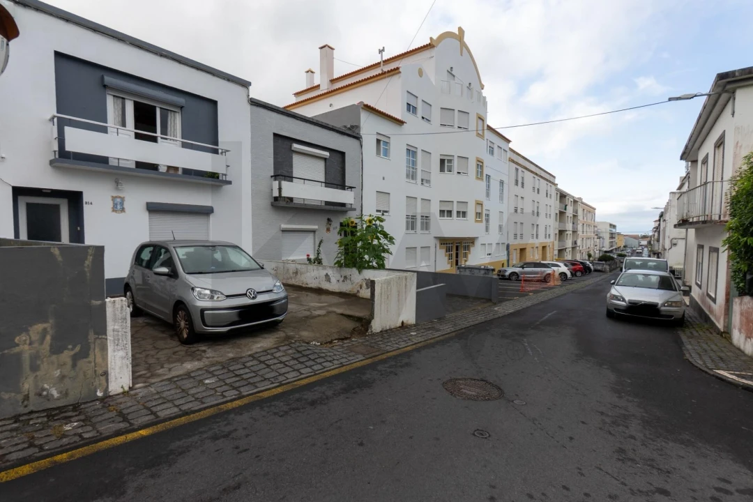 Moradia T5 para Venda em Ponta Delgada (São Pedro) Foto 2