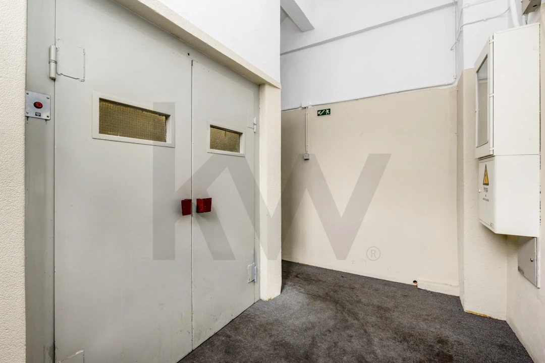 Armazém para Arrendamento em Sacavém e Prior Velho Foto 25