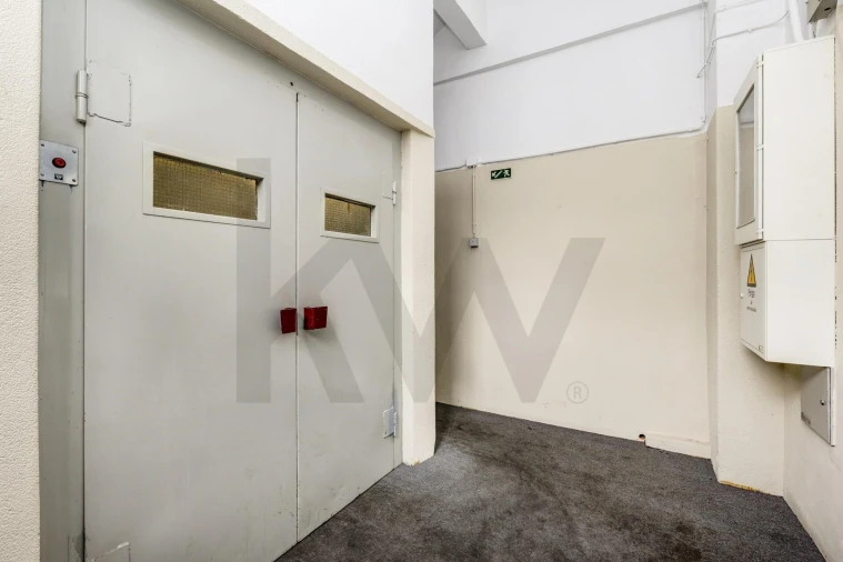 Armazém para Arrendamento em Sacavém e Prior Velho Foto 25