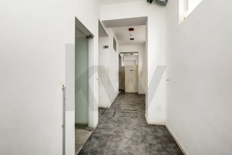 Armazém para Arrendamento em Sacavém e Prior Velho Foto 12