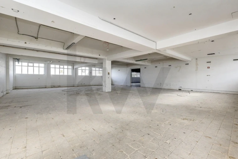 Armazém para Arrendamento em Sacavém e Prior Velho Foto 21