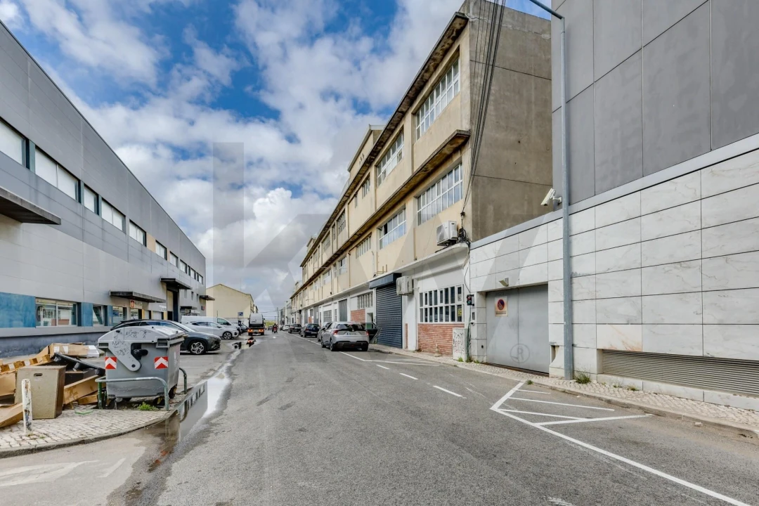 Armazém para Arrendamento em Sacavém e Prior Velho Foto 1