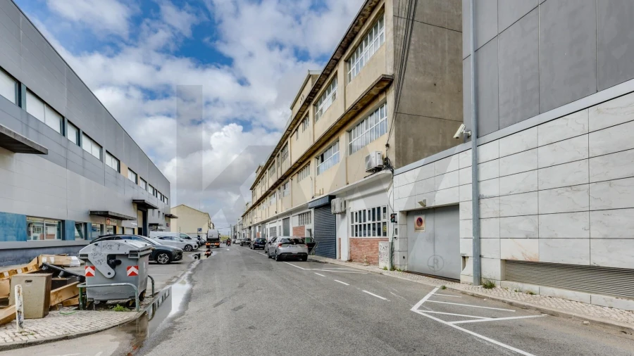 Armazém para Arrendamento em Sacavém e Prior Velho