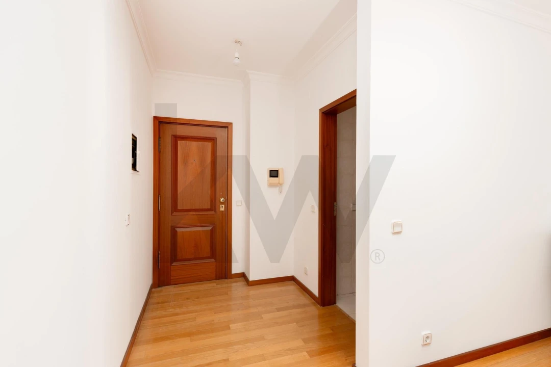 Apartamento T2 para Venda em Santo Antonio dos Olivais Foto 4