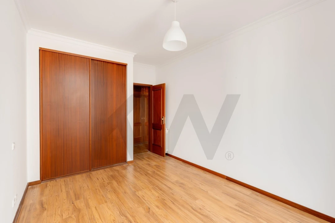Apartamento T2 para Venda em Santo Antonio dos Olivais Foto 13