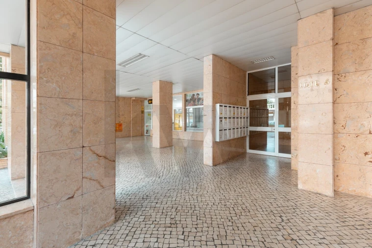 Apartamento T2 para Venda em Santo Antonio dos Olivais Foto 2