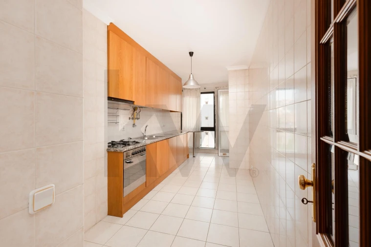 Apartamento T2 para Venda em Santo Antonio dos Olivais Foto 5