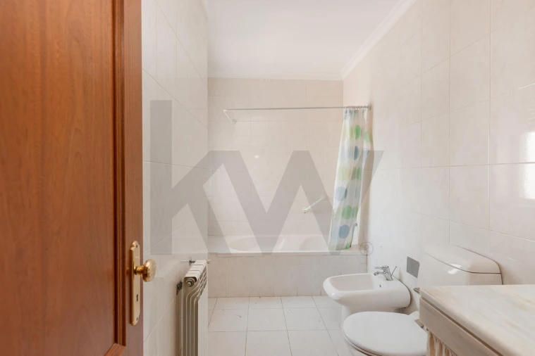 Apartamento T2 para Venda em Santo Antonio dos Olivais Foto 15