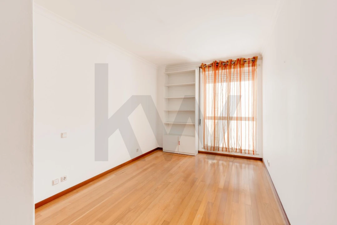 Apartamento T2 para Venda em Santo Antonio dos Olivais Foto 12