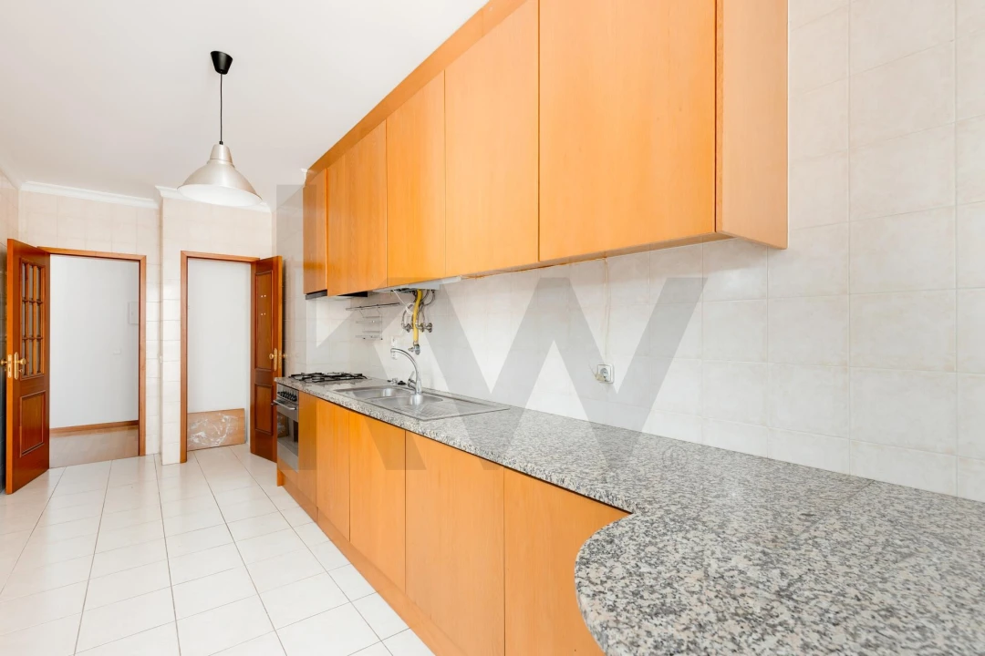Apartamento T2 para Venda em Santo Antonio dos Olivais Foto 6