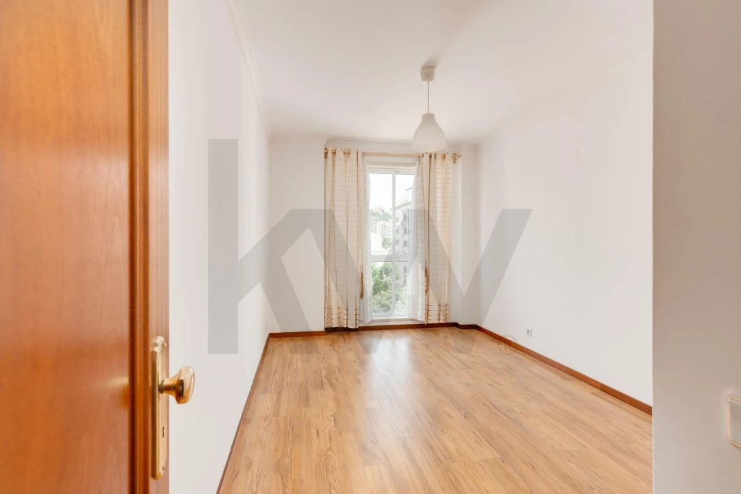 Apartamento T2 para Venda em Santo Antonio dos Olivais Foto 11